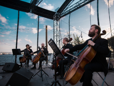 Фото Концерт у моря Мировые рок-хиты на виолончелях