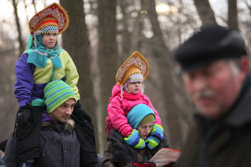 В Госдуме обсудили идею включения кокошника в школьную форму