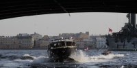 В Петербурге пресекли нелегальные водные экскурсии по Неве на частном катере