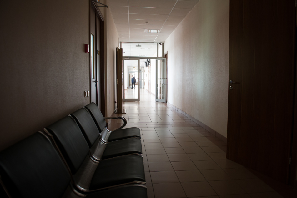 Участница российского реалити-шоу показала сигнал бедствия на камеру во время съемок