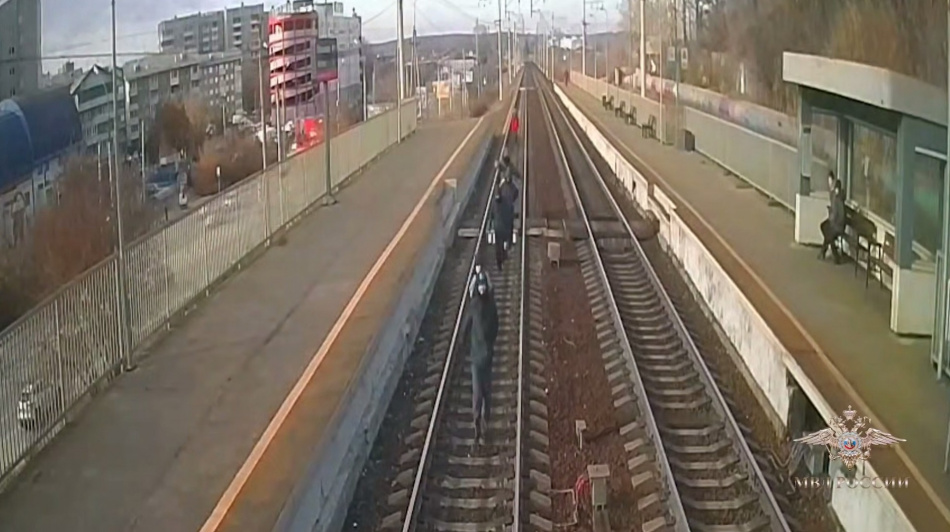 Иркутских подростков-зацеперов вычислили по видео опасных поездок в сети