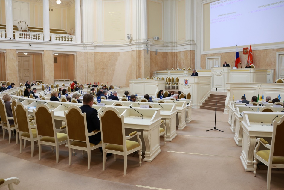 В ЗакСе Петербурга одобрили новые правила для КРТ и соцжилья