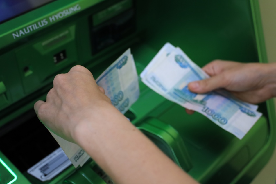 Банки России приостановили изменения по вкладам в ожидании решения ЦБ