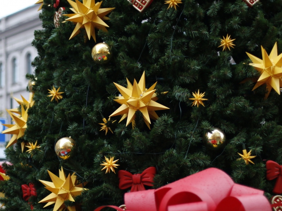 Роскачество напомнило о риске пожара из-за пересохшей новогодней елки