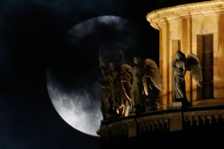 В январе 2026 года Суперлуние Волка удивит редкой тройной яркостью