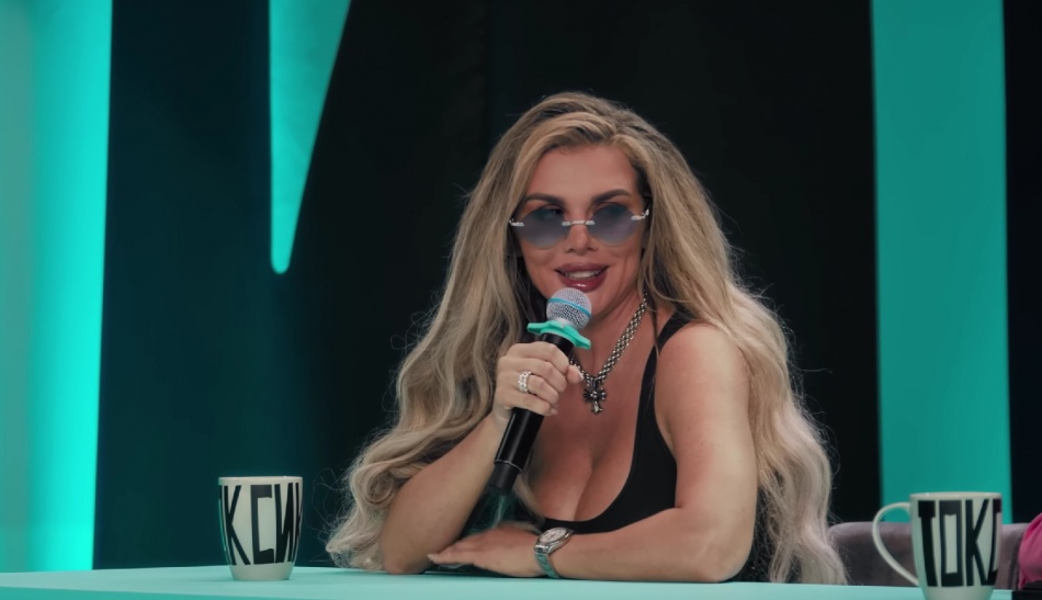 Анна Седакова зажгла в клубе Дубая и удивила ночным перекусом пельменями