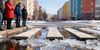 В «Цветном городе» единственный переход оказался под водой и льдом