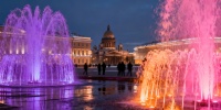 Фонтаны Петербурга окрасит цикломеновый свет к 8 Марта