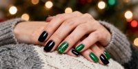 Черно-зеленый маникюр: как сочетать трендовые оттенки в нейл-дизайне